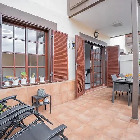 Modern 1bd With A Patio And Pool, Balcon Del Mar, B52 Apartment